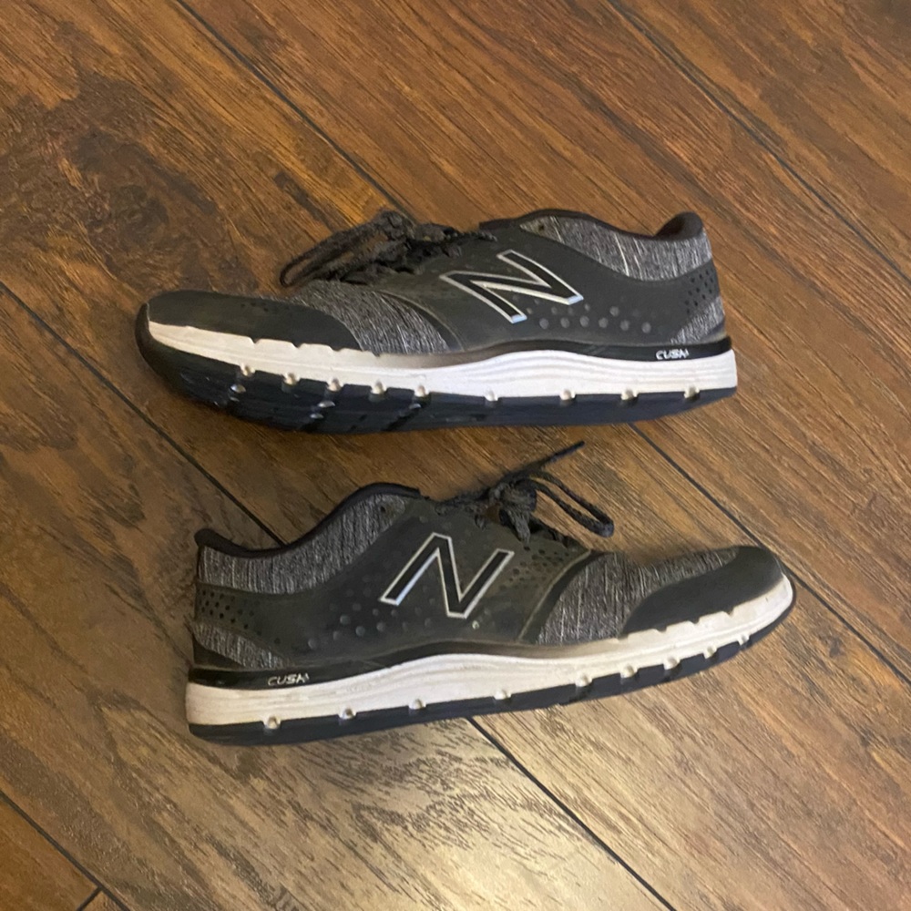 Used New Balance tennis shoes (black & grey)